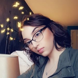 Meet your Posher, Adia